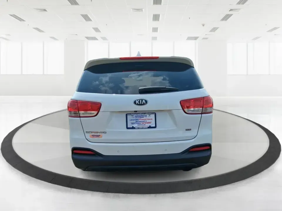 2016 Kia Sorento 2.4L LX (5XYPGDA34GG) with an 2.4L I-4 gasoline direct injection engine, 6-Speed Automatic transmission, located at 1230 East Main St, Xenia, OH, 45385, (937) 908-9800, 39.688026, -83.910172 - Ready for school drop-offs, I-75 commutes, and spontaneous weekend getaways to the Dayton area-this 2016 Kia Sorento LX is the kind of SUV that fits real life. With confident AWD capability, flexible seating, and everyday comfort, it's a smart pick for growing families, shift workers with long drive - Photo#3