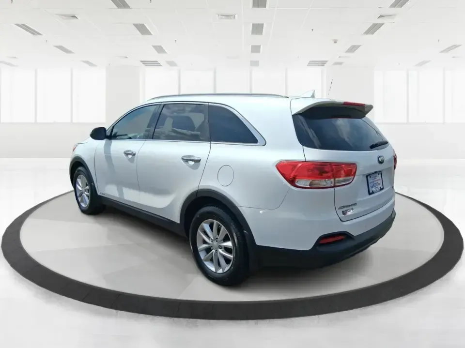 2016 Kia Sorento 2.4L LX (5XYPGDA34GG) with an 2.4L I-4 gasoline direct injection engine, 6-Speed Automatic transmission, located at 1230 East Main St, Xenia, OH, 45385, (937) 908-9800, 39.688026, -83.910172 - Ready for school drop-offs, I-75 commutes, and spontaneous weekend getaways to the Dayton area-this 2016 Kia Sorento LX is the kind of SUV that fits real life. With confident AWD capability, flexible seating, and everyday comfort, it's a smart pick for growing families, shift workers with long drive - Photo#4