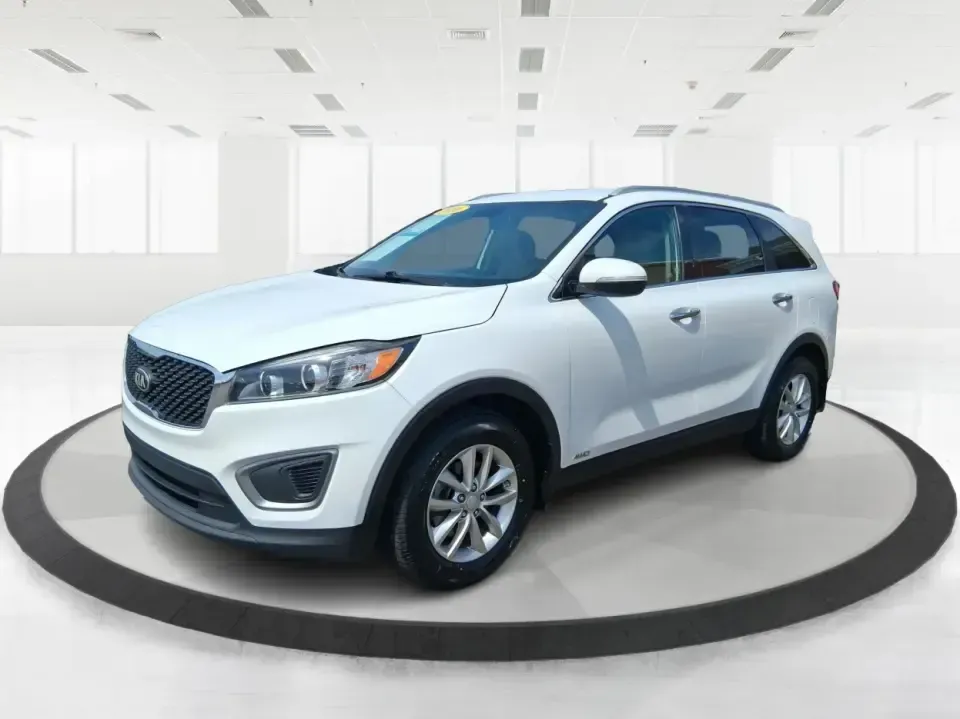 2016 Kia Sorento 2.4L LX (5XYPGDA34GG) with an 2.4L I-4 gasoline direct injection engine, 6-Speed Automatic transmission, located at 1230 East Main St, Xenia, OH, 45385, (937) 908-9800, 39.688026, -83.910172 - Ready for school drop-offs, I-75 commutes, and spontaneous weekend getaways to the Dayton area-this 2016 Kia Sorento LX is the kind of SUV that fits real life. With confident AWD capability, flexible seating, and everyday comfort, it's a smart pick for growing families, shift workers with long drive - Photo#8
