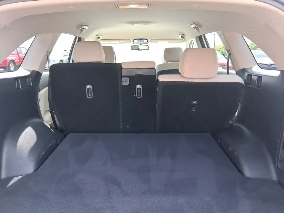 2016 Kia Sorento 2.4L LX (5XYPGDA34GG) with an 2.4L I-4 gasoline direct injection engine, 6-Speed Automatic transmission, located at 1230 East Main St, Xenia, OH, 45385, (937) 908-9800, 39.688026, -83.910172 - Ready for school drop-offs, I-75 commutes, and spontaneous weekend getaways to the Dayton area-this 2016 Kia Sorento LX is the kind of SUV that fits real life. With confident AWD capability, flexible seating, and everyday comfort, it's a smart pick for growing families, shift workers with long drive - Photo#12