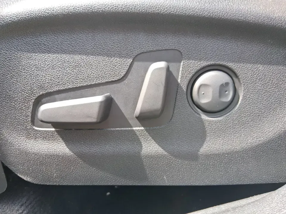 2016 Kia Sorento 2.4L LX (5XYPGDA34GG) with an 2.4L I-4 gasoline direct injection engine, 6-Speed Automatic transmission, located at 1230 East Main St, Xenia, OH, 45385, (937) 908-9800, 39.688026, -83.910172 - Ready for school drop-offs, I-75 commutes, and spontaneous weekend getaways to the Dayton area-this 2016 Kia Sorento LX is the kind of SUV that fits real life. With confident AWD capability, flexible seating, and everyday comfort, it's a smart pick for growing families, shift workers with long drive - Photo#17