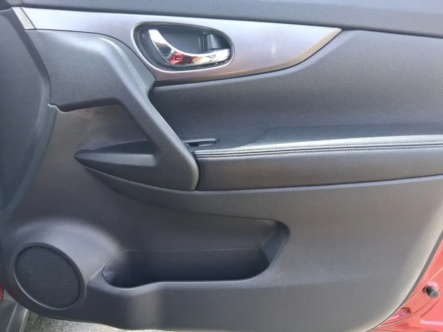 2015 Nissan Rogue SV (KNMAT2MV8FP) with an 2.5L I-4 DOHC engine, Continuously Variable Transmission transmission, located at 880 E. National Road, Vandalia, OH, 45377, (937) 908-9800, 39.891918, -84.183594 - Pack up the kids, load the cooler, and point the SUV toward your next weekend escape-this Cayenne Red 2015 Nissan Rogue SV is the kind of do-it-all crossover that fits real life in Vandalia, from school drop-offs and grocery runs to road trips up I75. With confident 4WD/AWD traction, a comfortable c - Photo#19