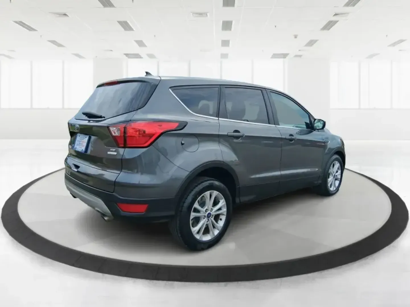 2019 Ford Escape SE (1FMCU0GD6KU) with an 1.5L L4 DOHC 16V engine, 6A transmission, located at 401 Woodman Dr, Riverside, OH, 45431, (937) 908-9800, 39.760899, -84.123421 - Weekday commutes down Woodman Dr, school drop-offs, and weekend getaways to Carillon Historical Park or a quick run up I675-this 2019 Ford Escape SE is the kind of SUV that fits real life in Riverside, Ohio. With its easy-to-park size, confident road manners, and versatile cargo space, it's a smart - Photo#2