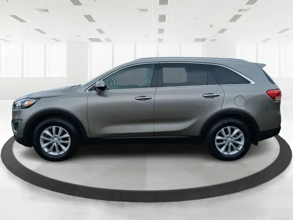 2017 Kia Sorento 2.4L LX (5XYPG4A30HG) with an 2.4L I-4 gasoline direct injection engine, 6A transmission, located at 401 Woodman Dr, Riverside, OH, 45431, (937) 908-9800, 39.760899, -84.123421 - Picture your next weekend: the family packed up for a day at Carillon Historical Park, groceries loaded after a quick stop near The Greene, and plenty of room left for sports gear or a stroller-without feeling like you're driving something bulky. This 2017 Kia Sorento LX is built for real life in th - Photo#5