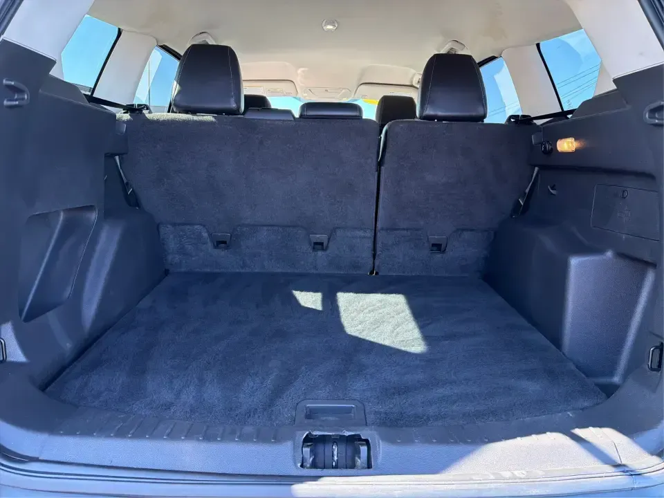 2017 Ford Escape SE (1FMCU0GD2HU) with an 1.5L L4 DOHC 16V engine, 6A transmission, located at 401 Woodman Dr, Riverside, OH, 45431, (937) 908-9800, 39.760899, -84.123421 - Picture a weekday that starts with a smooth commute up N County Rd 25A, turns into easy school drop-offs, and ends with a weekend escape to Indian Lake or a quick run down I75 for shopping and dinner-this 2017 Ford Escape SE is built for real life in and around Piqua, Ohio. Finished in standout Whit - Photo#12