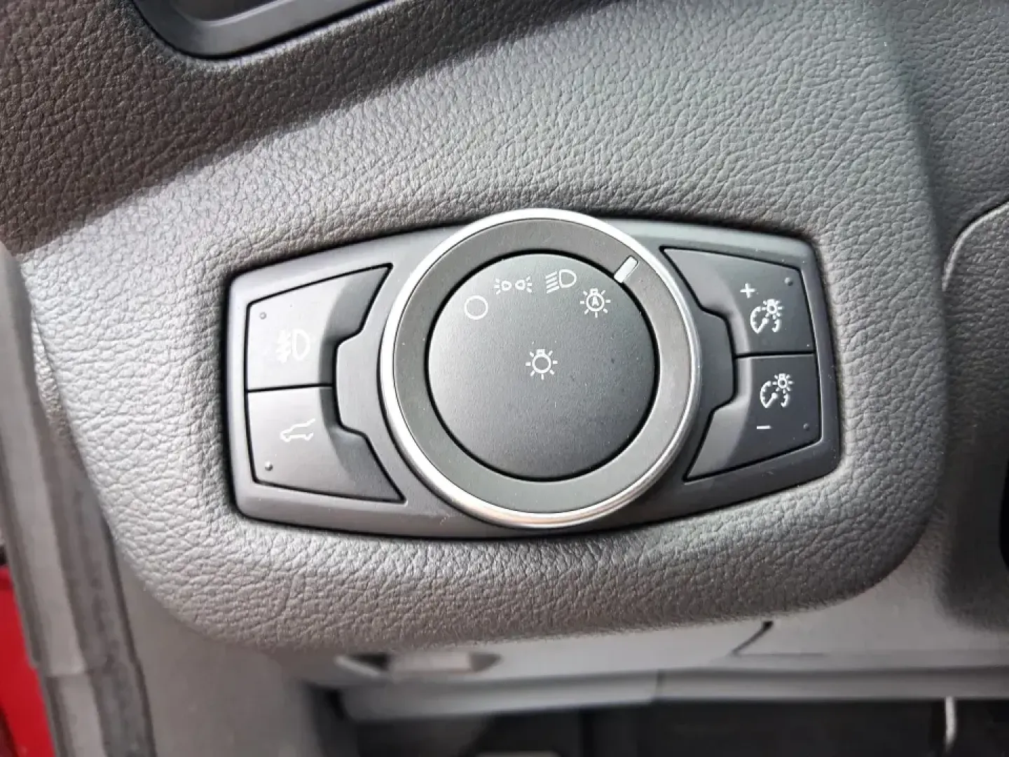 2019 Ford Escape SE 4WD (1FMCU9GD8KU) with an 1.5L L4 DOHC 16V engine, 6A transmission, located at 8750 N County Rd 25A, Piqua, OH, 45356, (937) 908-9800, 40.164391, -84.232513 - Picture a weekend that starts with a quick commute through Miami County and ends with a spontaneous getaway-your SUV packed, playlists ready, and the confidence to handle Ohio's changing weather. This 2019 Ford Escape SE in eye-catching Ruby Red Metallic Tinted Clearcoat is built for real life in Pi- Photo#17