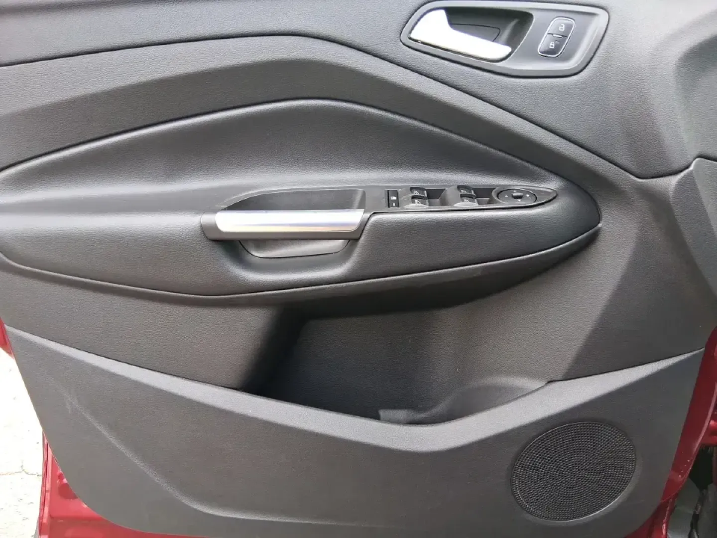 2019 Ford Escape SE 4WD (1FMCU9GD8KU) with an 1.5L L4 DOHC 16V engine, 6A transmission, located at 8750 N County Rd 25A, Piqua, OH, 45356, (937) 908-9800, 40.164391, -84.232513 - Picture a weekend that starts with a quick commute through Miami County and ends with a spontaneous getaway-your SUV packed, playlists ready, and the confidence to handle Ohio's changing weather. This 2019 Ford Escape SE in eye-catching Ruby Red Metallic Tinted Clearcoat is built for real life in Pi- Photo#19