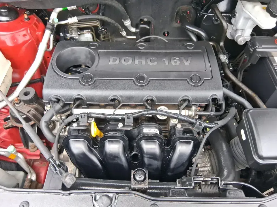 2013 Hyundai Tucson GLS (KM8JUCAC7DU) with an Theta II 2.4L I-4 DOHC engine, 6-Speed Automatic transmission, located at 1951 S Dayton Lakeview Rd., New Carlisle, OH, 45344, (937) 908-9800, 39.890999, -84.050255 - Need a dependable SUV that can handle Ohio weather, school drop-offs, and weekend getaways without stretching your budget? This 2013 Hyundai Tucson GLS in eye-catching Garnet Red is built for real life-comfortable for daily commuting, confident on slick winter roads, and practical for everything fro - Photo#11