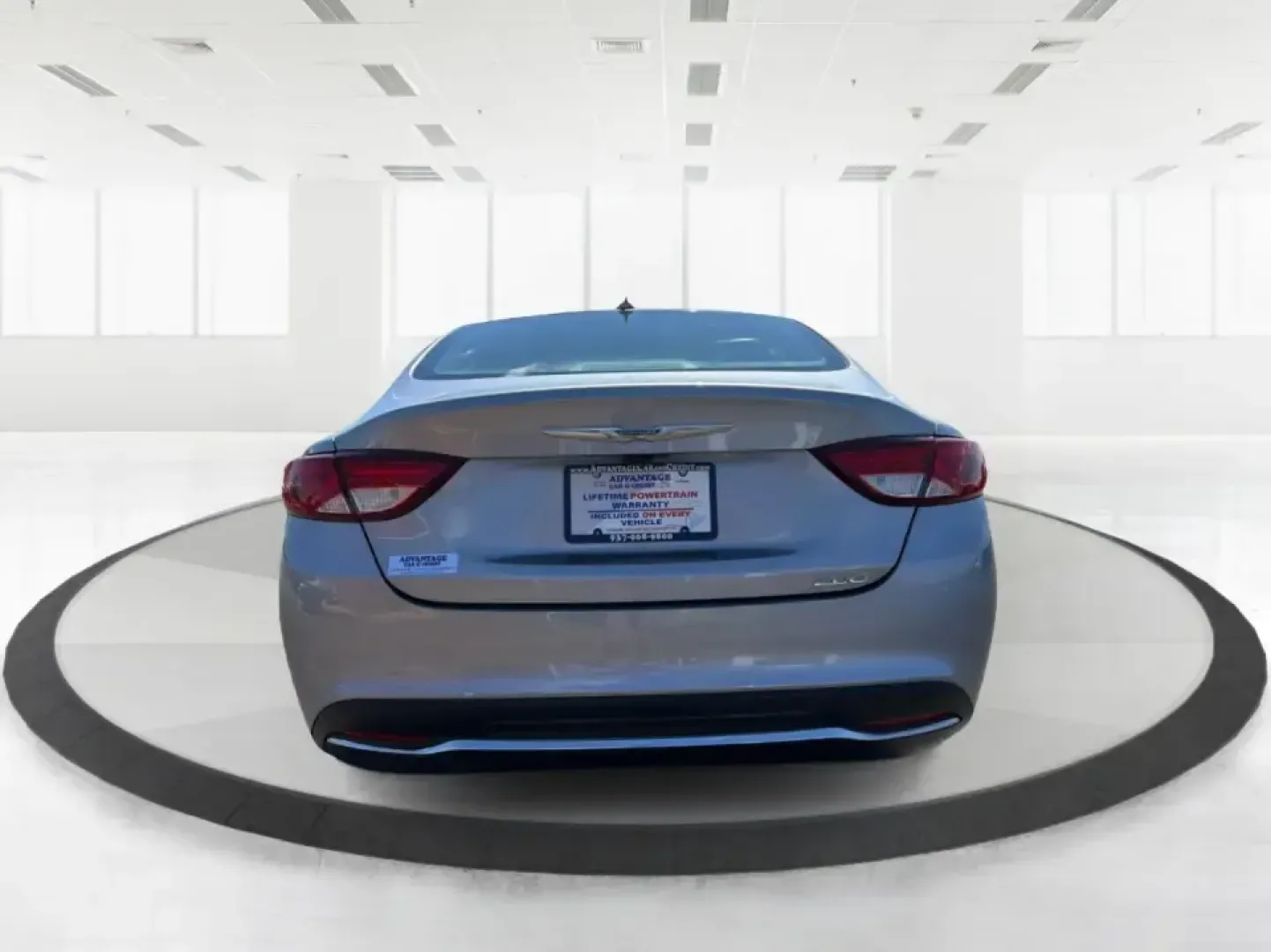 2016 Chrysler 200 Limited Platinum (1C3CCCABXGN) with an 2.4L L4 DOHC 16V engine, 9A transmission, located at 1230 East Main St, Xenia, OH, 45385, (937) 908-9800, 39.688026, -83.910172 - Picture your next weekday commute down I675 or a smooth evening drive past Wright State University-quiet cabin, premium touches, and the kind of comfort that makes errands, school drop-offs, and date nights feel effortless. This 2016 Chrysler 200 Limited Platinum in Billet Silver Metallic Clearcoat - Photo#3