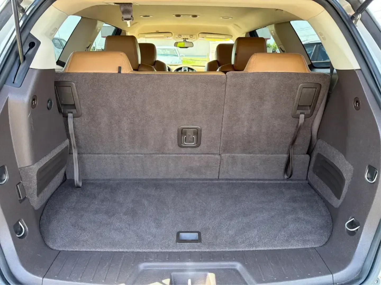 2016 Buick Enclave Leather (5GAKVBKD6GJ) with an 3.6L V-6 gasoline direct injection engine, 6-Speed Automatic Overdrive transmission, located at 1184 Kauffman Ave, Fairborn, OH, 45324, (937) 908-9800, 39.807072, -84.030914 - Need one vehicle that can handle school drop-offs, grocery runs, and a weekend road trip down I-75 without feeling cramped? This 2016 Buick Enclave Leather in Iridium Metallic is built for real-life family logistics and comfortable commuting around Moraine, Dayton, and the Miami Valley-offering thre - Photo#12