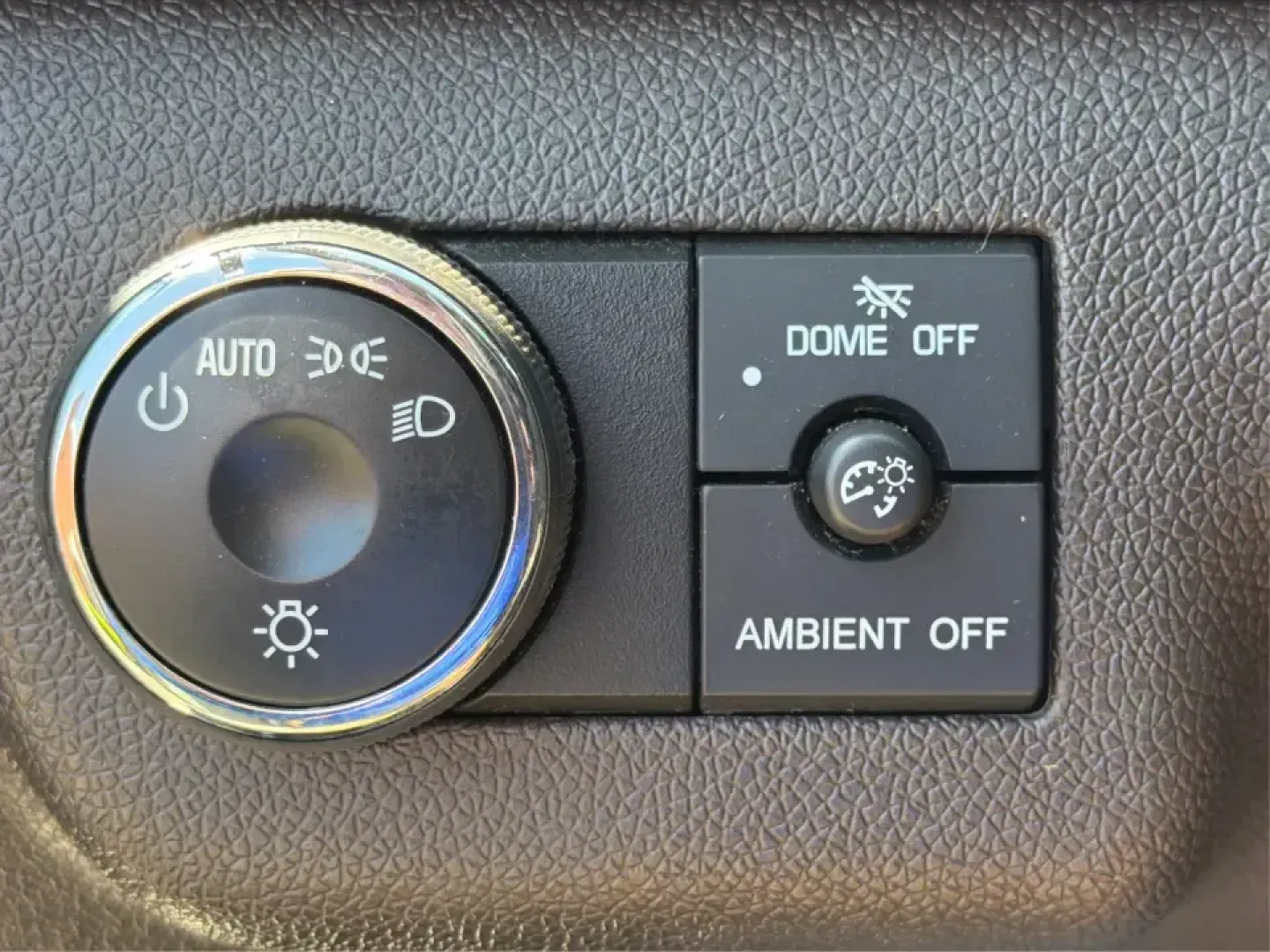 2016 Buick Enclave Leather (5GAKVBKD6GJ) with an 3.6L V-6 gasoline direct injection engine, 6-Speed Automatic Overdrive transmission, located at 1184 Kauffman Ave, Fairborn, OH, 45324, (937) 908-9800, 39.807072, -84.030914 - Need one vehicle that can handle school drop-offs, grocery runs, and a weekend road trip down I-75 without feeling cramped? This 2016 Buick Enclave Leather in Iridium Metallic is built for real-life family logistics and comfortable commuting around Moraine, Dayton, and the Miami Valley-offering thre - Photo#17