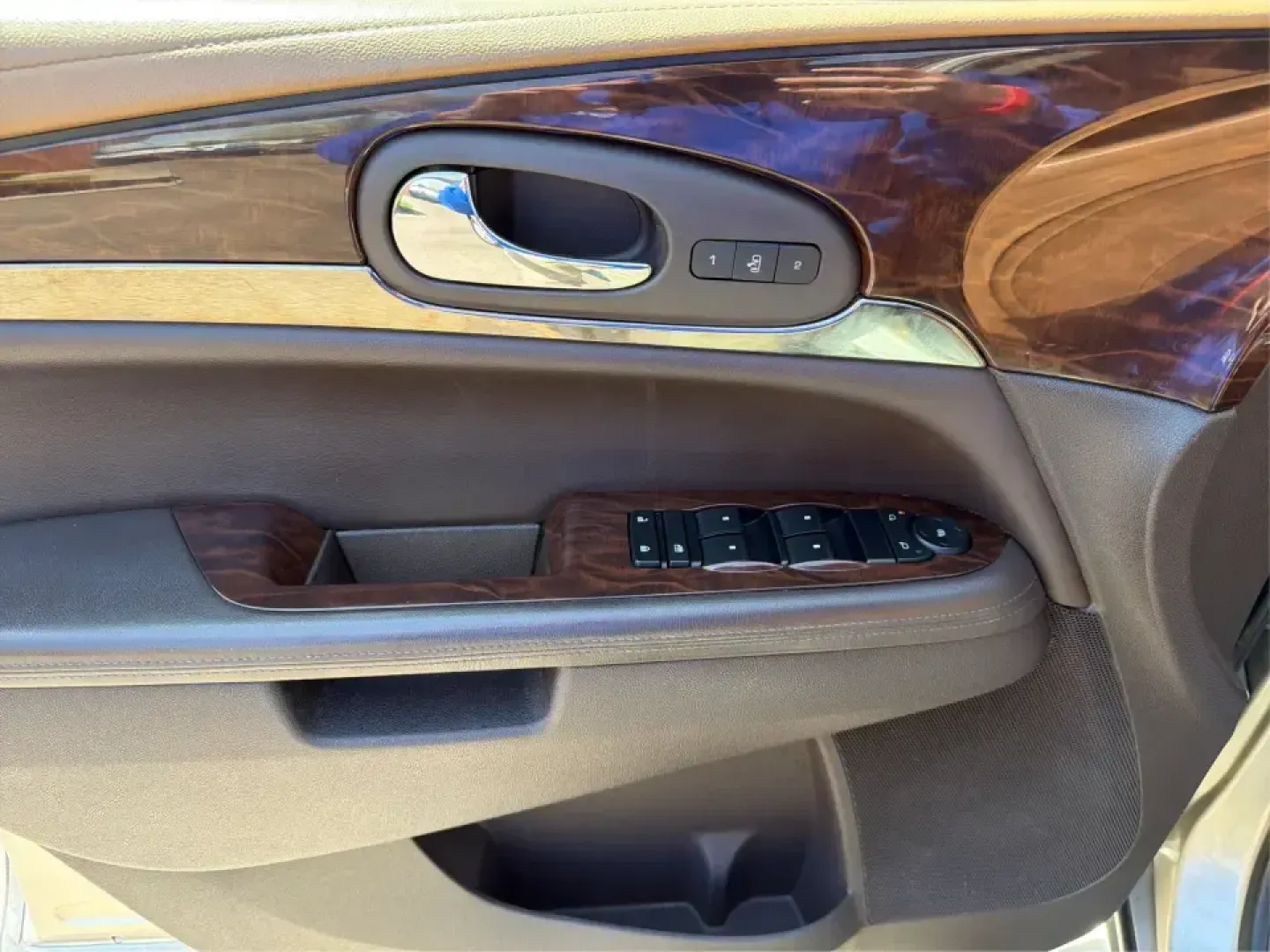 2016 Buick Enclave Leather (5GAKVBKD6GJ) with an 3.6L V-6 gasoline direct injection engine, 6-Speed Automatic Overdrive transmission, located at 1184 Kauffman Ave, Fairborn, OH, 45324, (937) 908-9800, 39.807072, -84.030914 - Need one vehicle that can handle school drop-offs, grocery runs, and a weekend road trip down I-75 without feeling cramped? This 2016 Buick Enclave Leather in Iridium Metallic is built for real-life family logistics and comfortable commuting around Moraine, Dayton, and the Miami Valley-offering thre - Photo#19