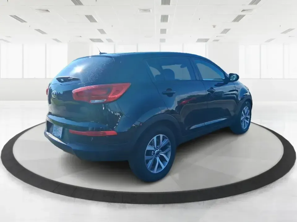 2016 Kia Sportage LX (KNDPBCAC7G7) with an Theta II 2.4L I-4 gasoline direct injection engine, 6-Speed Automatic transmission, located at 880 E. National Road, Vandalia, OH, 45377, (937) 908-9800, 39.891918, -84.183594 - 2016 Kia Sportage LX - Photo#2