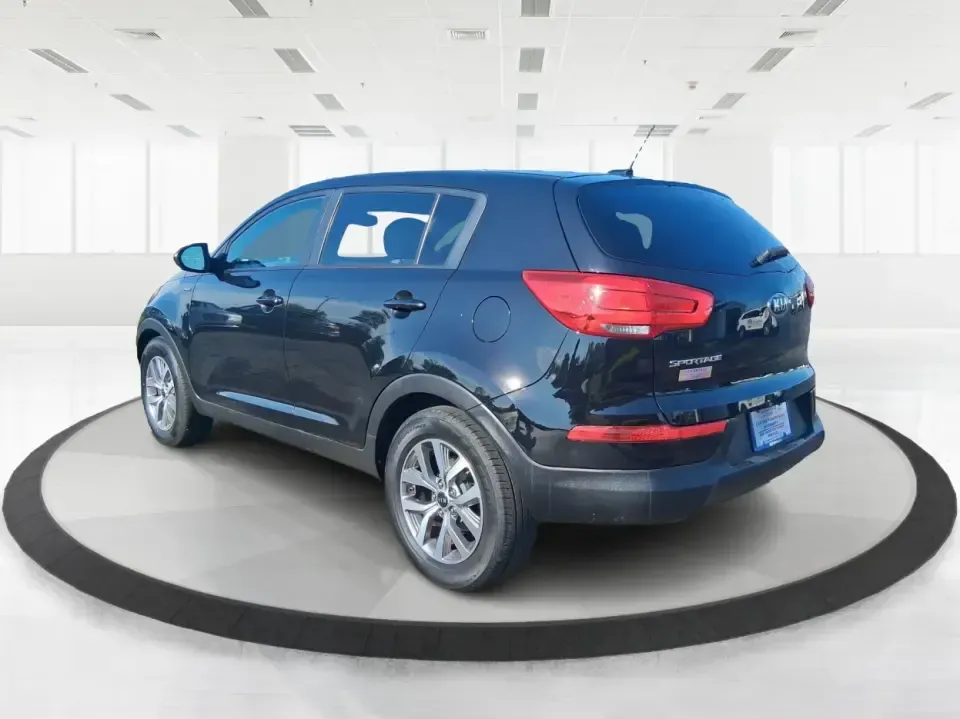 2016 Kia Sportage LX (KNDPBCAC7G7) with an Theta II 2.4L I-4 gasoline direct injection engine, 6-Speed Automatic transmission, located at 880 E. National Road, Vandalia, OH, 45377, (937) 908-9800, 39.891918, -84.183594 - 2016 Kia Sportage LX - Photo#4