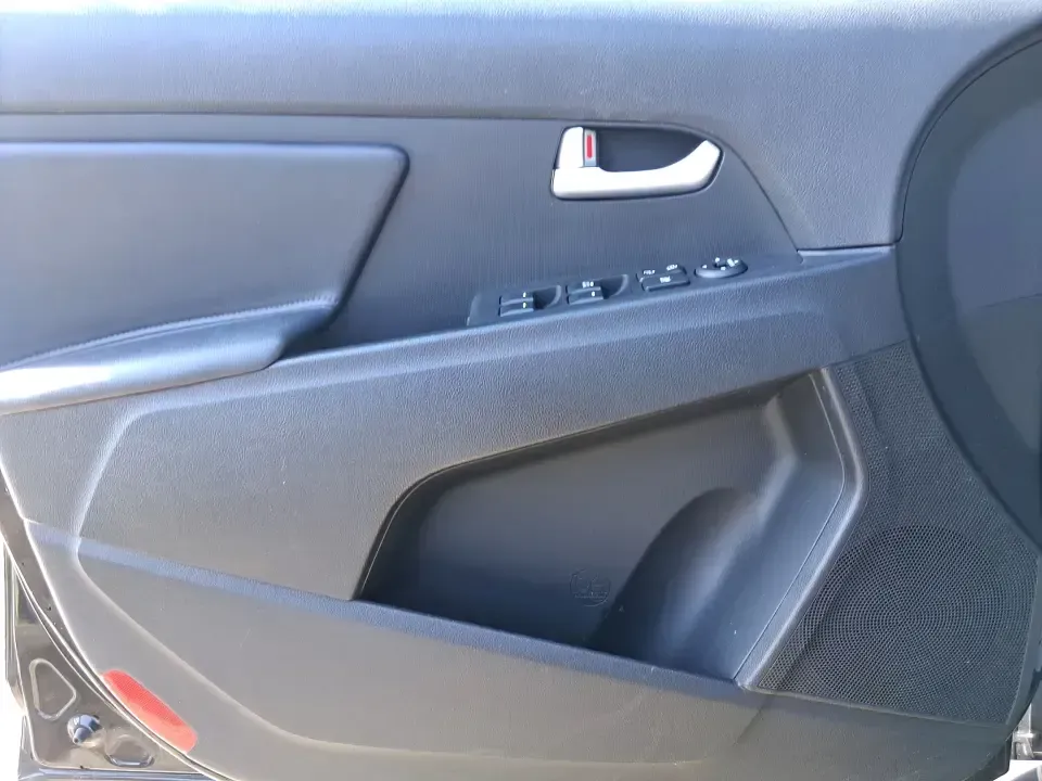 2016 Kia Sportage LX (KNDPBCAC7G7) with an Theta II 2.4L I-4 gasoline direct injection engine, 6-Speed Automatic transmission, located at 880 E. National Road, Vandalia, OH, 45377, (937) 908-9800, 39.891918, -84.183594 - 2016 Kia Sportage LX - Photo#17