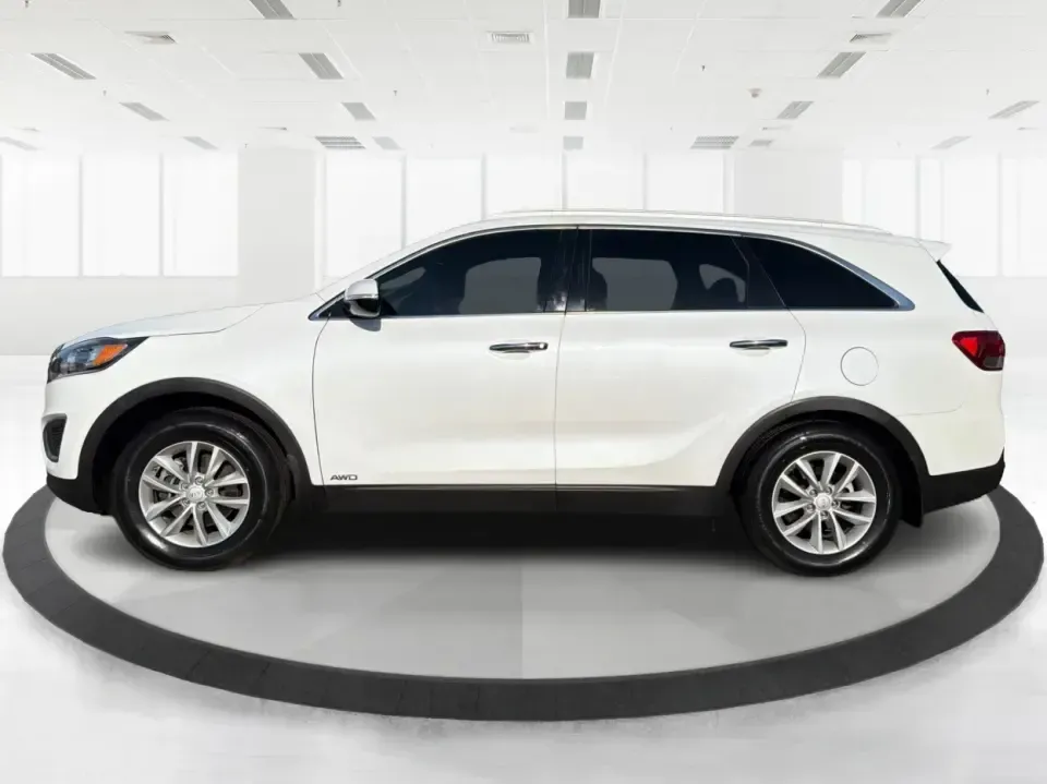 2018 Kia Sorento 2.4L LX (5XYPGDA36JG) with an 2.4L I-4 gasoline direct injection engine, 6A transmission, located at 1099 N County Rd 25A , Troy, OH, 45373, (937) 908-9800, 40.057079, -84.212883 - Build your next chapter around an SUV that's ready for school drop-offs, long commutes up I75, and weekend getaways to Charleston Falls Preserve or a family day near the Miami County Fairgrounds. This 2018 Kia Sorento LX in Snow White Pearl is the kind of practical, go-anywhere crossover that fits r - Photo#5