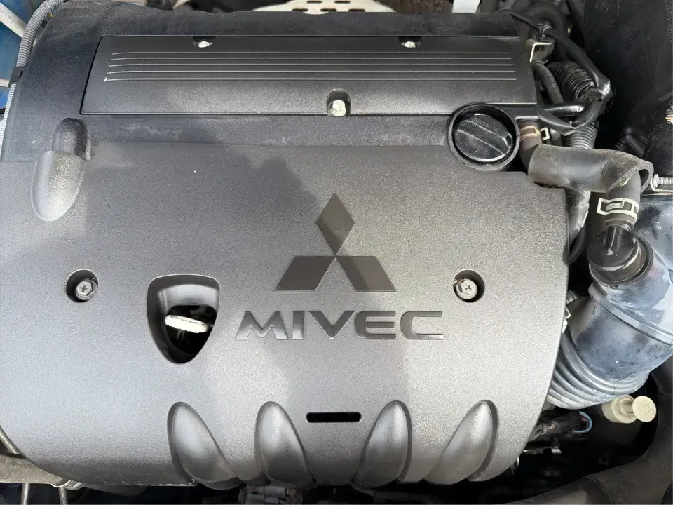 2019 Mitsubishi Outlander 2.0 LE (JA4AP3AU9KU) with an 2L I-4 DOHC engine, 5M transmission, located at 1099 N County Rd 25A , Troy, OH, 45373, (937) 908-9800, 40.057079, -84.212883 - Picture your next week going smoother: school drop-offs, grocery runs, and an easy Friday escape up I75 or over to the Miami County Fairgrounds-without stressing about space, comfort, or unpredictable Ohio weather. This 2019 Mitsubishi Outlander 2.0 LE in striking Octane Blue Metallic is the kind of - Photo#11