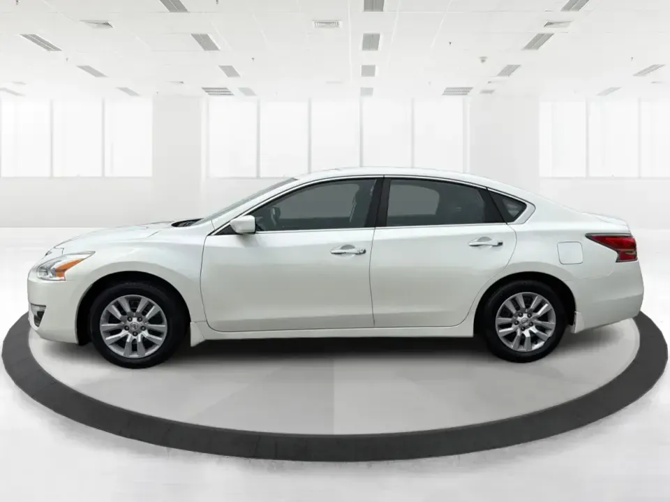 2015 Nissan Altima 2.5 S (1N4AL3AP9FC) with an 2.5L I-4 DOHC engine, Continuously Variable Transmission transmission, located at 1184 Kauffman Ave, Fairborn, OH, 45324, (937) 908-9800, 39.807072, -84.030914 - Need a dependable sedan for daily commuting between Fairborn and Dayton, campus runs to Wright State, or comfortable weekend drives out toward Yellow Springs? This **2015 Nissan Altima 2.5 S** delivers the kind of real-world practicality busy schedules demand-fuel-friendly performance, a roomy cabin - Photo#5