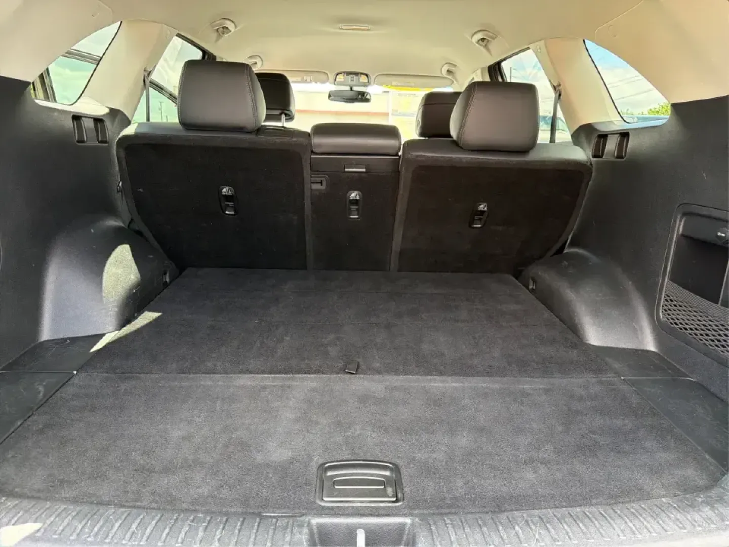 2017 Kia Sorento 2.4L LX (5XYPG4A38HG) with an 2.4L I-4 gasoline direct injection engine, 6A transmission, located at 8750 N County Rd 25A, Piqua, OH, 45356, (937) 908-9800, 40.164391, -84.232513 - Weekend road trips to Indian Lake, daily school drop-offs, and long commutes up I75 feel a lot easier when your SUV has real space, confident handling, and comfort features that keep everyone happy. This **2017 Kia Sorento LX (2.4L)** in **Platinum Graphite** is a practical, do-it-all **SUV** that f - Photo#12