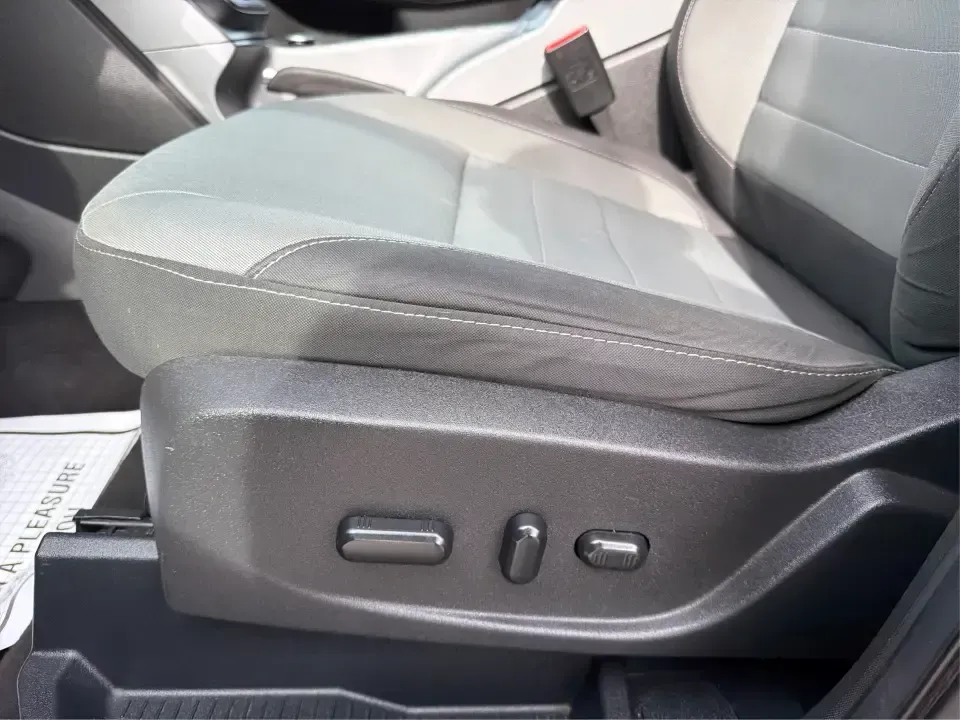 2016 Ford Escape SE (1FMCU0G75GU) with an 2.5L L4 DOHC 16V engine, 6-Speed Automatic transmission, located at 1099 N County Rd 25A , Troy, OH, 45373, (937) 908-9800, 40.057079, -84.212883 - Whether you're juggling school drop-offs, commuting up I75, or planning a weekend run to the Miami County Fairgrounds, this 2016 Ford Escape SE is the kind of practical SUV that fits real-life Troy, Ohio routines. With a versatile cabin, confident road manners, and easy-to-live-with features, it's a - Photo#18