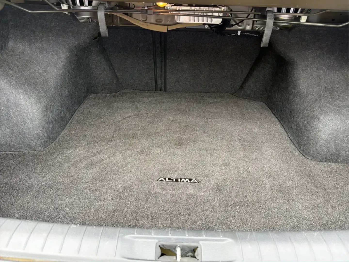 2016 Nissan Altima 2.5 SL (1N4AL3AP1GC) with an 2.5L I-4 DOHC engine, CVT transmission, located at 880 E. National Road, Vandalia, OH, 45377, (937) 908-9800, 39.891918, -84.183594 - Whether you're a Dayton-area commuter stacking highway miles, a busy parent shuttling kids between school and practice, or a weekend road-trip planner who wants comfort without overspending, this **2016 Nissan Altima 2.5 SL** is built for real life. With a sleek **Super Black** exterior and an upsca - Photo#12