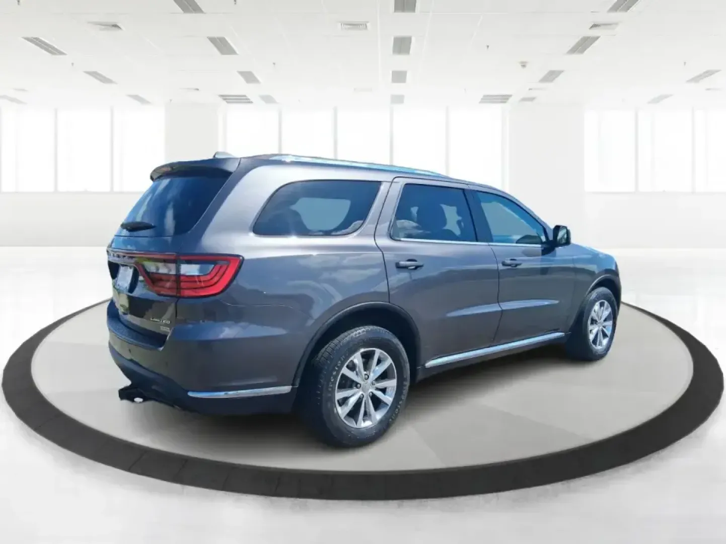 2015 Dodge Durango Limited (1C4RDJDG7FC) with an 3.6L V6 DOHC 24V engine, 8-Speed Automatic transmission, located at 880 E. National Road, Vandalia, OH, 45377, (937) 908-9800, 39.891918, -84.183594 - Pack up the kids, load the cargo, and point the nose toward your next weekend getaway-this 2015 Dodge Durango Limited is built for real life in West Central Ohio. Whether you're shuttling a growing family to practice, commuting up I75, or planning a road trip to Indian Lake, the Durango delivers the - Photo#2