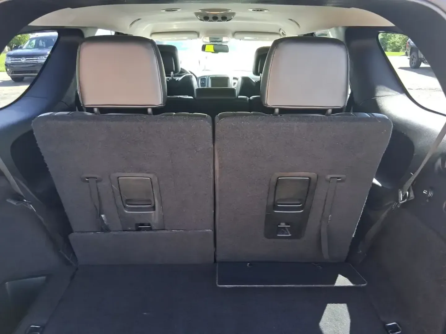 2015 Dodge Durango Limited (1C4RDJDG7FC) with an 3.6L V6 DOHC 24V engine, 8-Speed Automatic transmission, located at 880 E. National Road, Vandalia, OH, 45377, (937) 908-9800, 39.891918, -84.183594 - Pack up the kids, load the cargo, and point the nose toward your next weekend getaway-this 2015 Dodge Durango Limited is built for real life in West Central Ohio. Whether you're shuttling a growing family to practice, commuting up I75, or planning a road trip to Indian Lake, the Durango delivers the - Photo#12