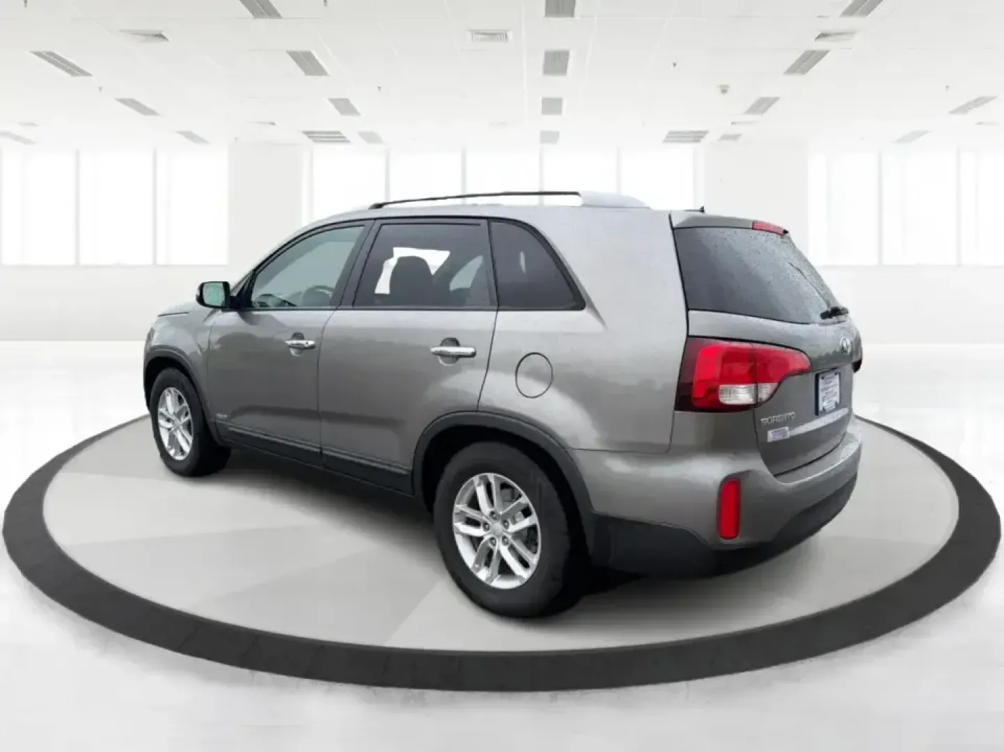 2015 Kia Sorento LX (5XYKTCA61FG) with an 2.4L I-4 gasoline direct injection engine, 6-Speed Automatic transmission, located at 880 E. National Road, Vandalia, OH, 45377, (937) 908-9800, 39.891918, -84.183594 - Need one SUV that can handle school drop-offs, grocery runs, and a weekend escape out toward the metro parks without feeling like a compromise? This 2015 Kia Sorento LX in Titanium Silver is a smart, practical choice for drivers in Vandalia, OH who want everyday comfort, confident traction, and fami - Photo#4