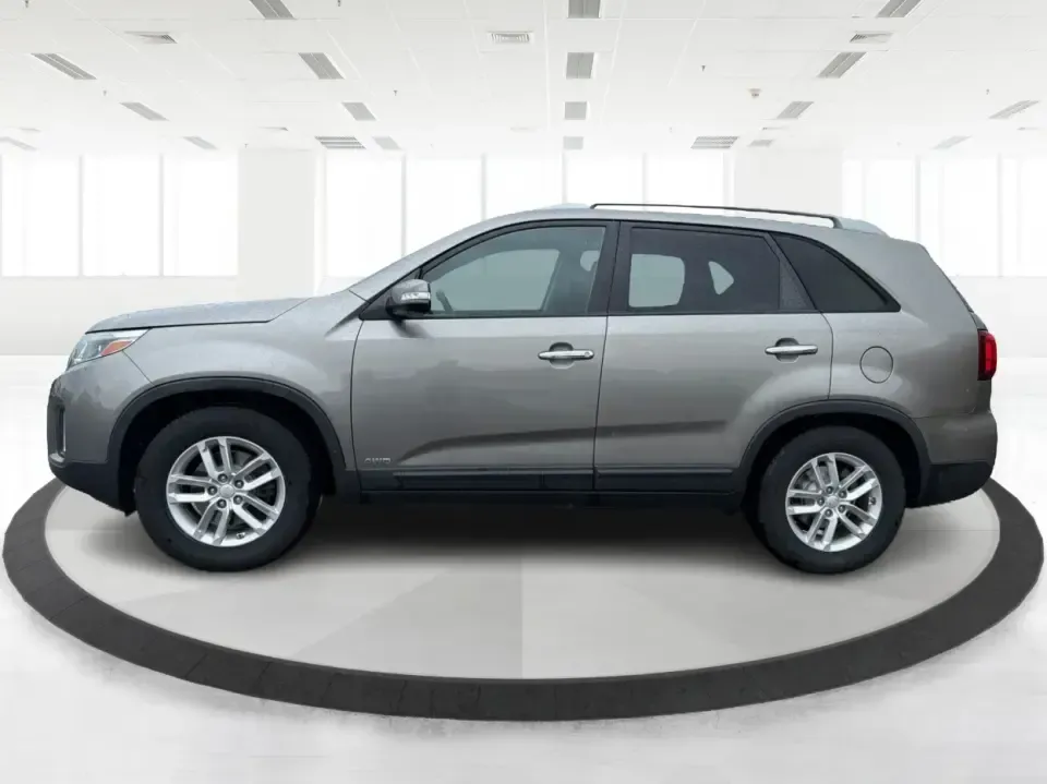 2015 Kia Sorento LX (5XYKTCA61FG) with an 2.4L I-4 gasoline direct injection engine, 6-Speed Automatic transmission, located at 880 E. National Road, Vandalia, OH, 45377, (937) 908-9800, 39.891918, -84.183594 - Need one SUV that can handle school drop-offs, grocery runs, and a weekend escape out toward the metro parks without feeling like a compromise? This 2015 Kia Sorento LX in Titanium Silver is a smart, practical choice for drivers in Vandalia, OH who want everyday comfort, confident traction, and fami - Photo#5