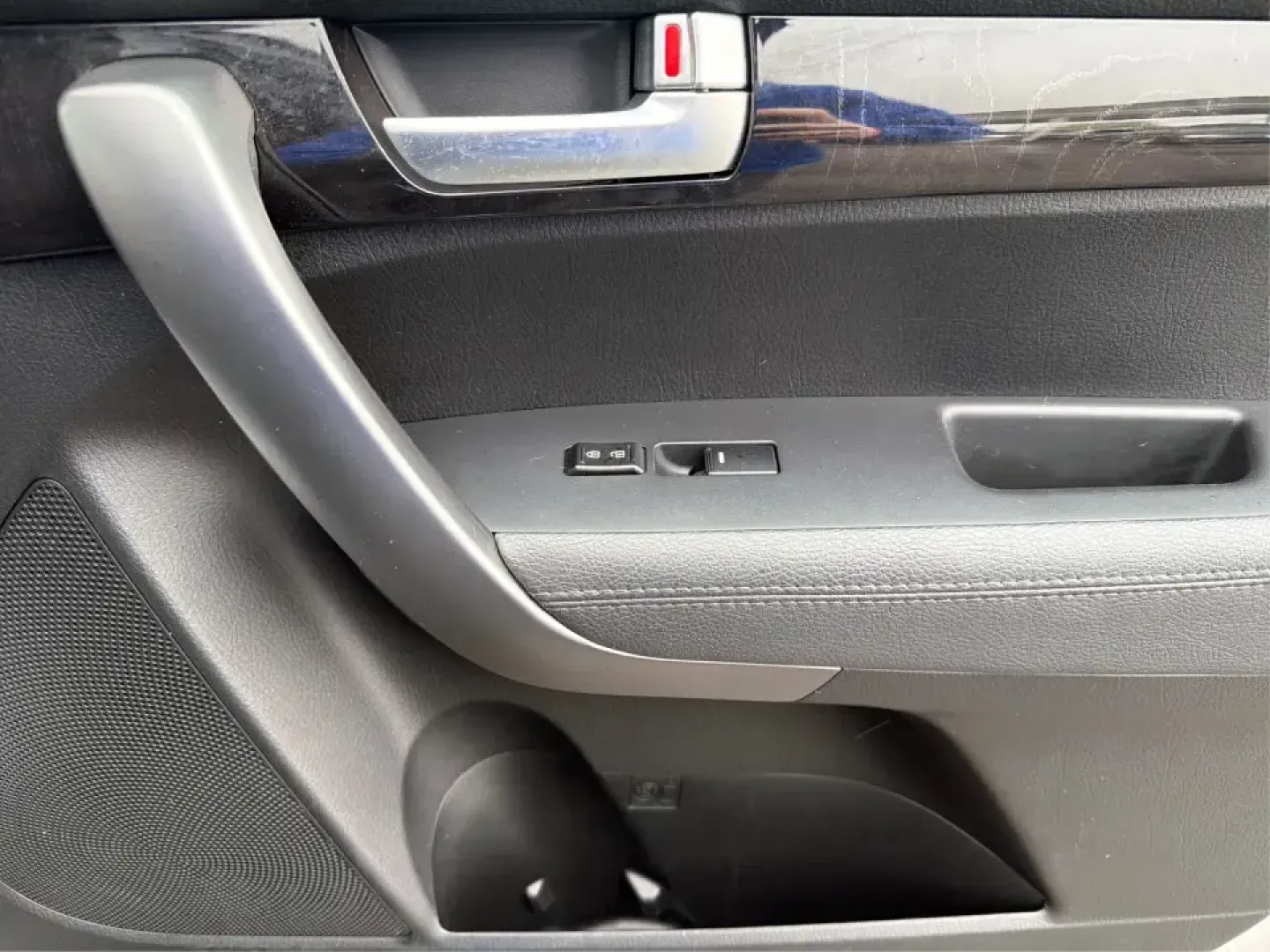 2015 Kia Sorento LX (5XYKTCA61FG) with an 2.4L I-4 gasoline direct injection engine, 6-Speed Automatic transmission, located at 880 E. National Road, Vandalia, OH, 45377, (937) 908-9800, 39.891918, -84.183594 - Need one SUV that can handle school drop-offs, grocery runs, and a weekend escape out toward the metro parks without feeling like a compromise? This 2015 Kia Sorento LX in Titanium Silver is a smart, practical choice for drivers in Vandalia, OH who want everyday comfort, confident traction, and fami - Photo#18