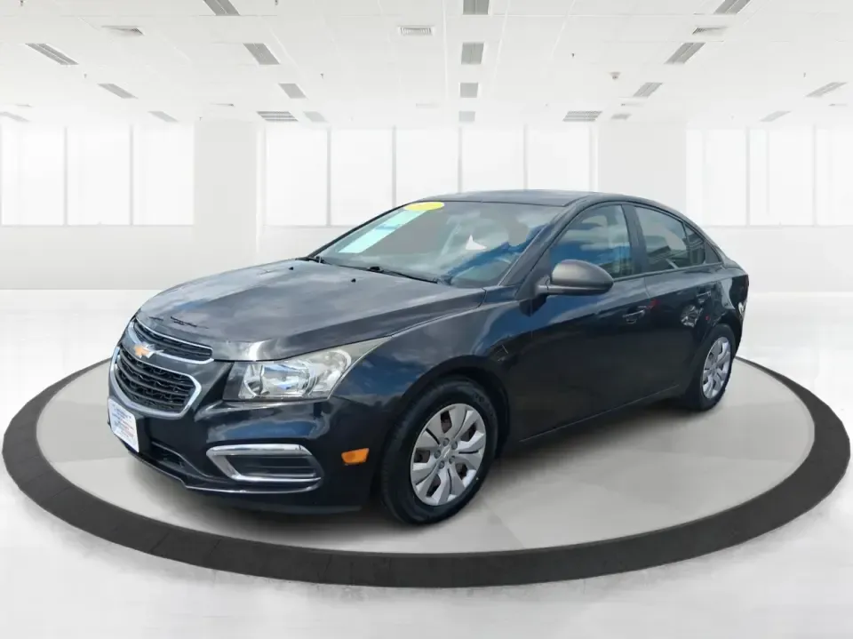 2016 Chevrolet Cruze Limited LS Auto (1G1PC5SH3G7) with an ECOTEC 1.8L I-4 DOHC engine, 6A transmission, located at 4508 South Dixie Dr, Moraine, OH, 45439, (937) 908-9800, 39.689976, -84.218452 - Need a dependable commuter that won't drain your budget, yet still feels comfortable for everyday life in the Miami Valley? This **2016 Chevrolet Cruze Limited LS Auto** is a smart pick for students, first-time buyers, and busy families who want an easy-to-park sedan for errands, work, and weekend p - Photo#7