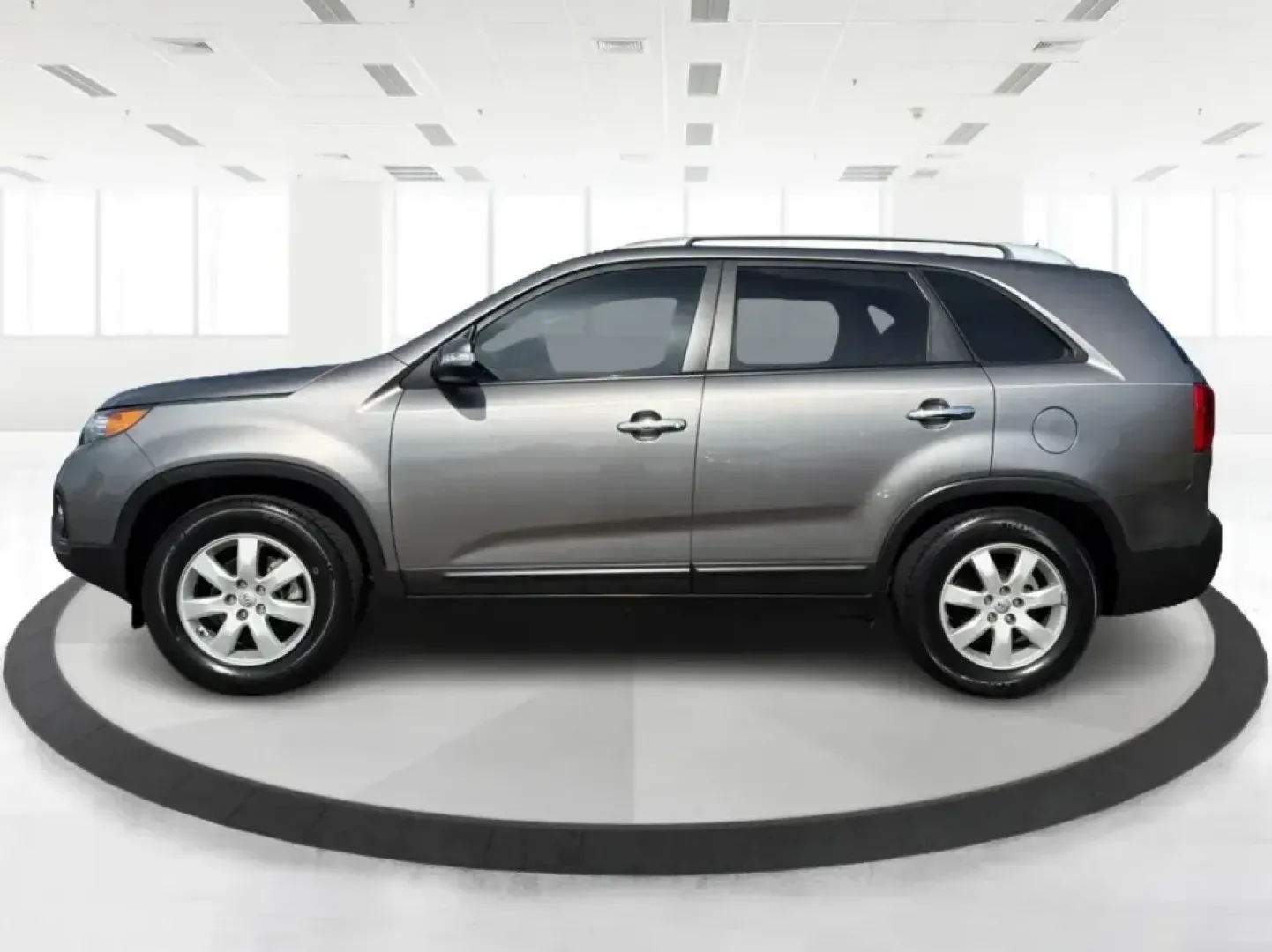 2012 Kia Sorento LX (5XYKT3A64CG) with an 2.4L I-4 gasoline direct injection engine, 6-Speed Automatic transmission, located at 401 Woodman Dr, Riverside, OH, 45431, (937) 908-9800, 39.760899, -84.123421 - Picture your next week going smoother: school drop-offs, the daily commute, grocery runs, and a last-minute weekend road trip-all in one comfortable SUV that fits real life without feeling like a compromise. This 2012 Kia Sorento LX in Satin Metal is the kind of practical, do-it-all sport utility th - Photo#5