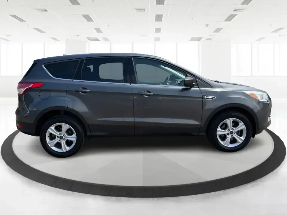 2016 Ford Escape SE (1FMCU0G77GU) with an 2.5L L4 DOHC 16V engine, 6-Speed Automatic transmission, located at 4508 South Dixie Dr, Moraine, OH, 45439, (937) 908-9800, 39.689976, -84.218452 - Whether you're commuting up and down South Dixie Drive, running errands between Moraine and Dayton, or packing up for a weekend getaway, this 2016 Ford Escape SE is the kind of practical SUV that fits real life. It's easy to park, comfortable for daily driving, and versatile enough for everything fr - Photo#1