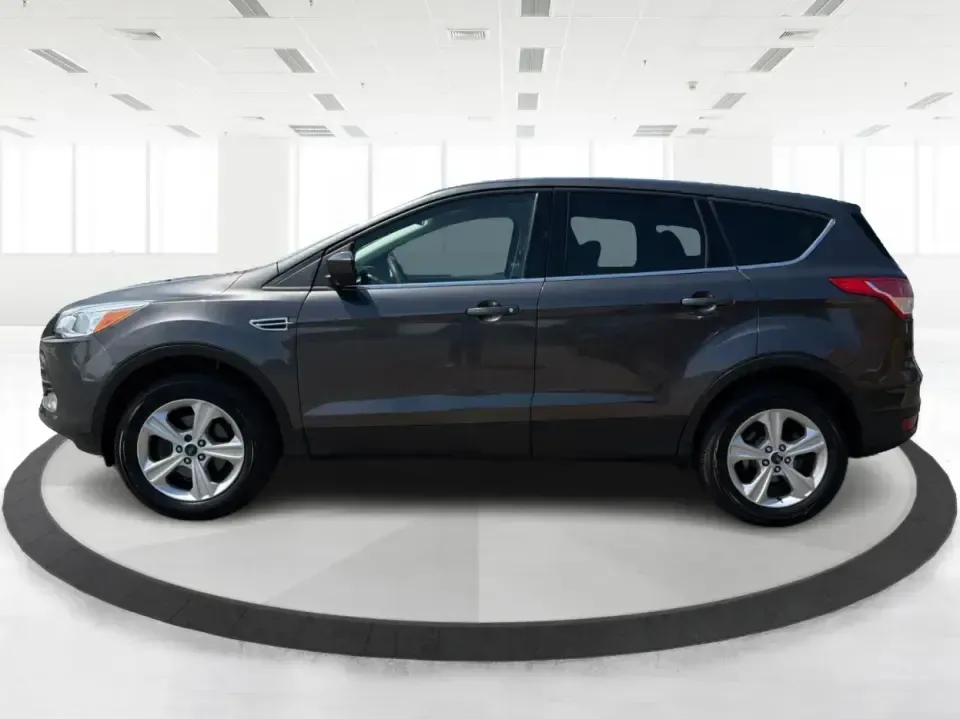 2016 Ford Escape SE (1FMCU0G77GU) with an 2.5L L4 DOHC 16V engine, 6-Speed Automatic transmission, located at 4508 South Dixie Dr, Moraine, OH, 45439, (937) 908-9800, 39.689976, -84.218452 - Whether you're commuting up and down South Dixie Drive, running errands between Moraine and Dayton, or packing up for a weekend getaway, this 2016 Ford Escape SE is the kind of practical SUV that fits real life. It's easy to park, comfortable for daily driving, and versatile enough for everything fr - Photo#5
