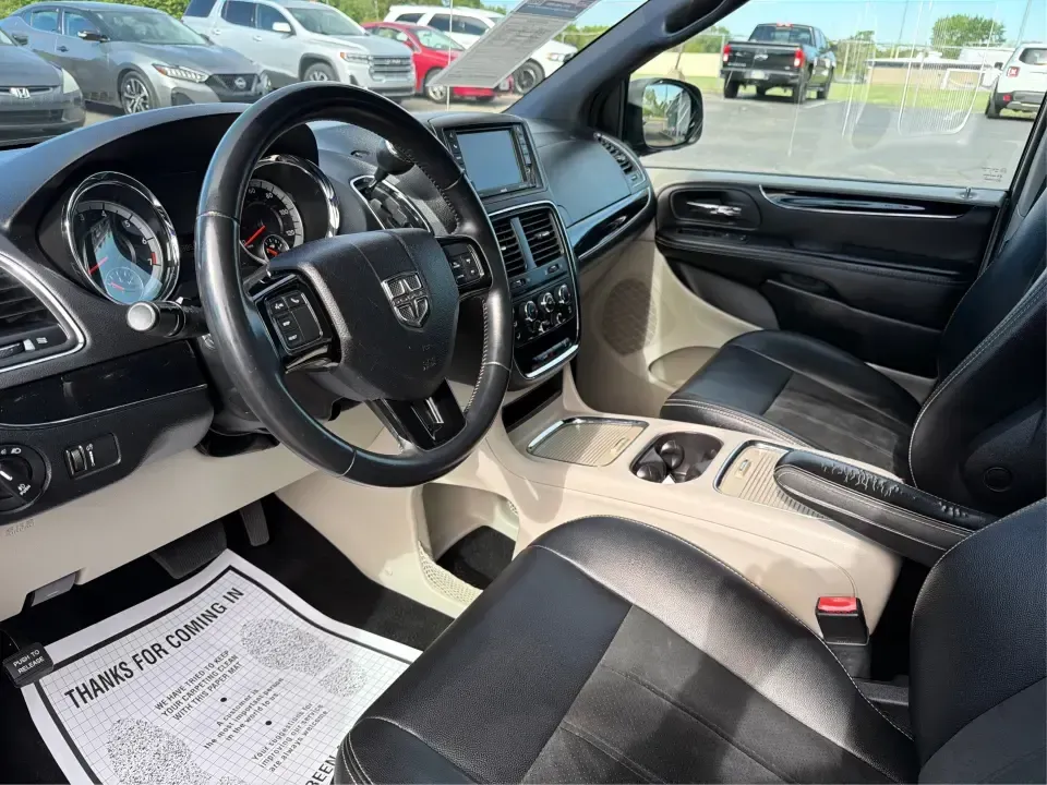 2017 Dodge Grand Caravan SXT (2C4RDGCG6HR) with an Pentastar 3.6L V-6 DOHC engine, 6A transmission, located at 1230 East Main St, Xenia, OH, 45385, (937) 908-9800, 39.688026, -83.910172 - Make school drop-offs, grocery runs, and weekend road trips feel easy again in a family-ready van that's built to haul people, gear, and memories. This 2017 Dodge Grand Caravan SXT in Black Onyx Crystal Pearlcoat is a smart pick for growing families, busy commuters who need space, and budget-conscio - Photo#9