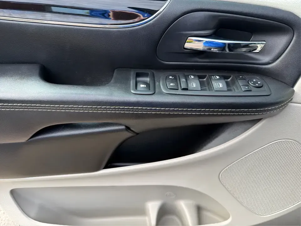 2017 Dodge Grand Caravan SXT (2C4RDGCG6HR) with an Pentastar 3.6L V-6 DOHC engine, 6A transmission, located at 1230 East Main St, Xenia, OH, 45385, (937) 908-9800, 39.688026, -83.910172 - Make school drop-offs, grocery runs, and weekend road trips feel easy again in a family-ready van that's built to haul people, gear, and memories. This 2017 Dodge Grand Caravan SXT in Black Onyx Crystal Pearlcoat is a smart pick for growing families, busy commuters who need space, and budget-conscio - Photo#19