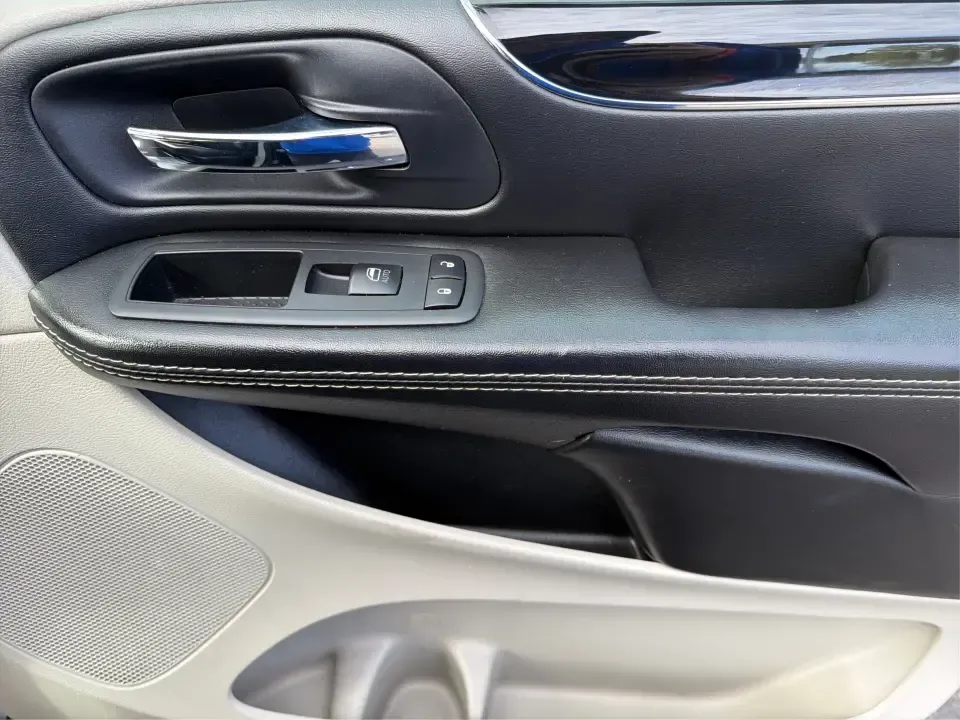 2017 Dodge Grand Caravan SXT (2C4RDGCG6HR) with an Pentastar 3.6L V-6 DOHC engine, 6A transmission, located at 1230 East Main St, Xenia, OH, 45385, (937) 908-9800, 39.688026, -83.910172 - Make school drop-offs, grocery runs, and weekend road trips feel easy again in a family-ready van that's built to haul people, gear, and memories. This 2017 Dodge Grand Caravan SXT in Black Onyx Crystal Pearlcoat is a smart pick for growing families, busy commuters who need space, and budget-conscio - Photo#20