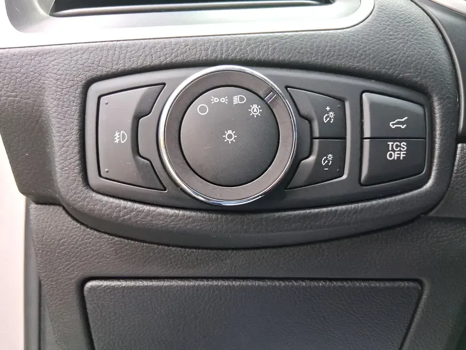 2019 Ford Edge SEL (2FMPK4J98KB) with an EcoBoost 2L I-4 gasoline direct injection engine, 6A transmission, located at 8750 N County Rd 25A, Piqua, OH, 45356, (937) 908-9800, 40.164391, -84.232513 - Picture your next road trip up I75, a week of school drop-offs, or a snowy Ohio commute that still feels calm and comfortable-this 2019 Ford Edge SEL AWD is built for real life. With confident all-wheel drive and a practical SUV layout, it's a smart fit for growing families, busy professionals, and - Photo#17