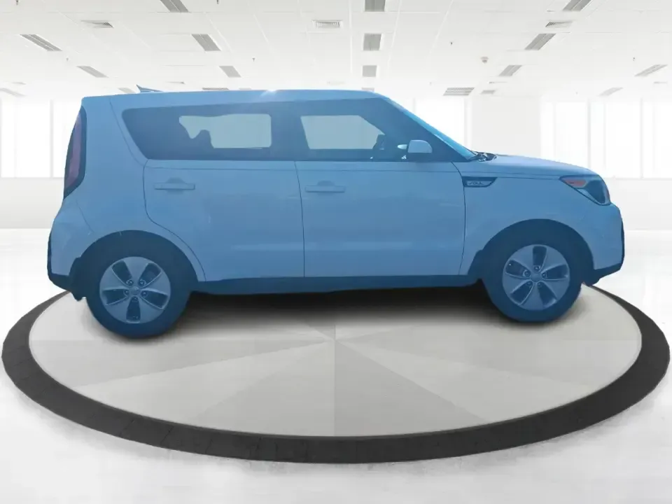 2015 Kia Soul Base (KNDJN2A28F7) with an 1.6L L4 DOHC 16V engine, located at 1099 N County Rd 25A , Troy, OH, 45373, (937) 908-9800, 40.057079, -84.212883 - Whether you're commuting down I-75, running errands between Troy neighborhoods, or packing up for a weekend escape to Charleston Falls Preserve, this 2015 Kia Soul is the kind of practical, personality-packed ride that fits real life. With its easy-to-park wagon shape, versatile cargo space, and fue - Photo#1