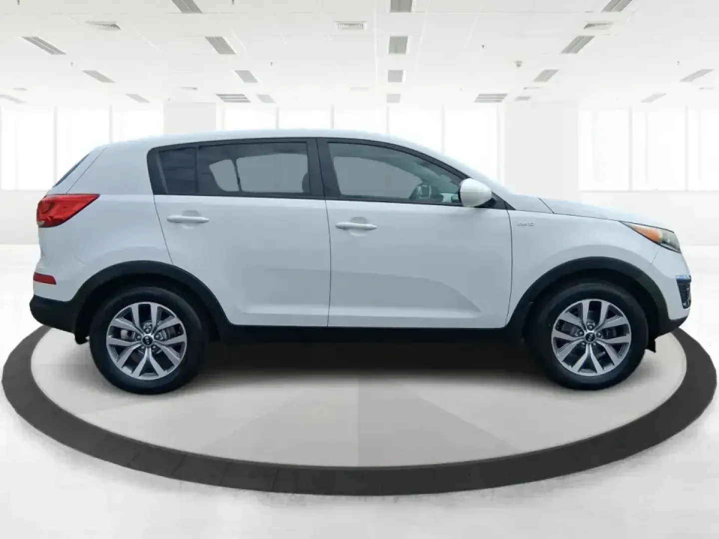 2015 Kia Sportage LX (KNDPBCAC2F7) with an 2.4L V6 DOHC 24V engine, 6-Speed Automatic transmission, located at 1184 Kauffman Ave, Fairborn, OH, 45324, (937) 908-9800, 39.807072, -84.030914 - Ready for weekend getaways at Caesar Creek, snowy commutes up I675, or everyday school-and-grocery runs around Fairborn and Beavercreek, this 2015 Kia Sportage LX is the kind of practical crossover that fits real life. With confident AWD/4WD capability, a comfortable cabin, and versatile cargo space - Photo#1