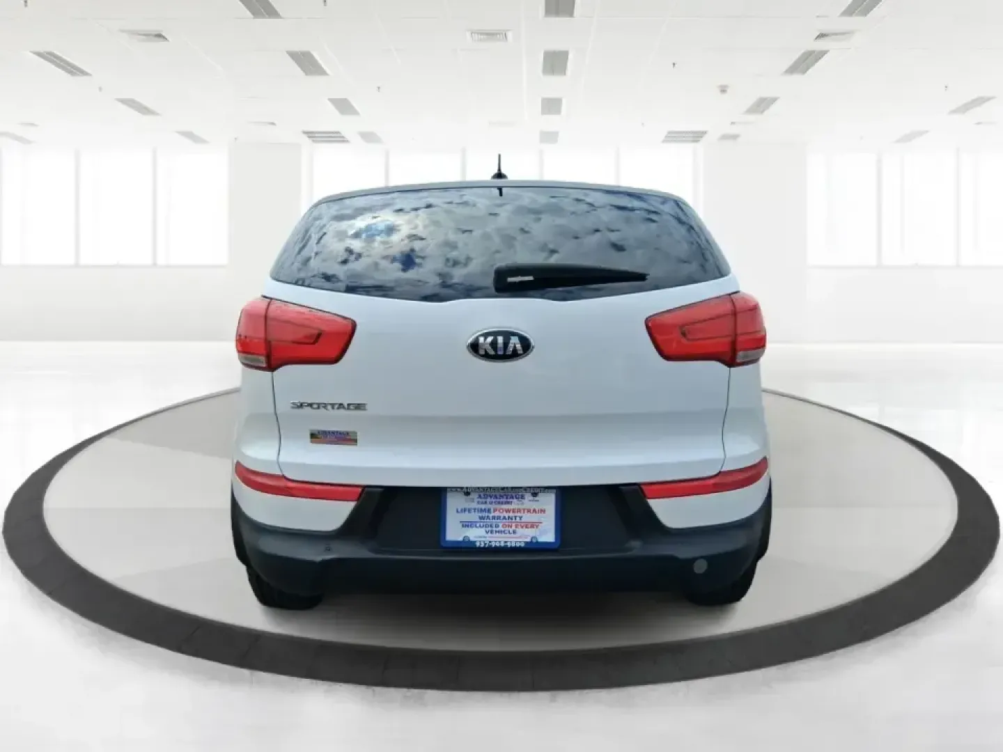 2015 Kia Sportage LX (KNDPBCAC2F7) with an 2.4L V6 DOHC 24V engine, 6-Speed Automatic transmission, located at 1184 Kauffman Ave, Fairborn, OH, 45324, (937) 908-9800, 39.807072, -84.030914 - Ready for weekend getaways at Caesar Creek, snowy commutes up I675, or everyday school-and-grocery runs around Fairborn and Beavercreek, this 2015 Kia Sportage LX is the kind of practical crossover that fits real life. With confident AWD/4WD capability, a comfortable cabin, and versatile cargo space - Photo#3