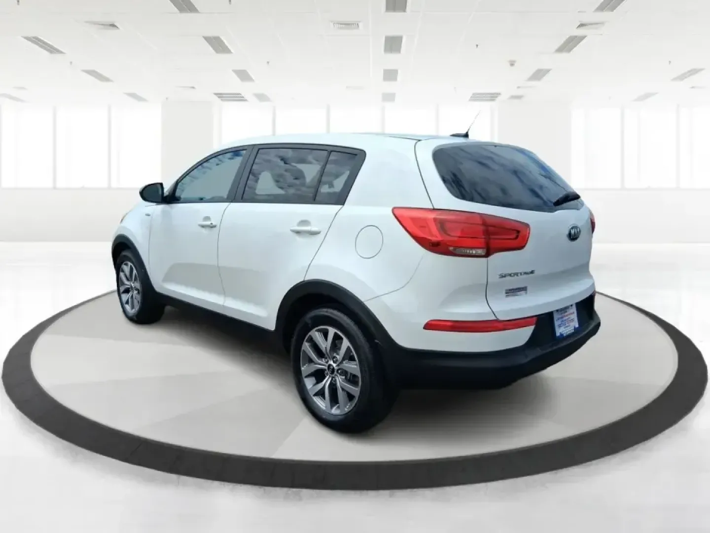 2015 Kia Sportage LX (KNDPBCAC2F7) with an 2.4L V6 DOHC 24V engine, 6-Speed Automatic transmission, located at 1184 Kauffman Ave, Fairborn, OH, 45324, (937) 908-9800, 39.807072, -84.030914 - Ready for weekend getaways at Caesar Creek, snowy commutes up I675, or everyday school-and-grocery runs around Fairborn and Beavercreek, this 2015 Kia Sportage LX is the kind of practical crossover that fits real life. With confident AWD/4WD capability, a comfortable cabin, and versatile cargo space - Photo#4