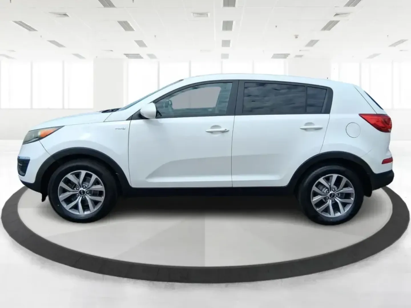 2015 Kia Sportage LX (KNDPBCAC2F7) with an 2.4L V6 DOHC 24V engine, 6-Speed Automatic transmission, located at 1184 Kauffman Ave, Fairborn, OH, 45324, (937) 908-9800, 39.807072, -84.030914 - Ready for weekend getaways at Caesar Creek, snowy commutes up I675, or everyday school-and-grocery runs around Fairborn and Beavercreek, this 2015 Kia Sportage LX is the kind of practical crossover that fits real life. With confident AWD/4WD capability, a comfortable cabin, and versatile cargo space - Photo#5