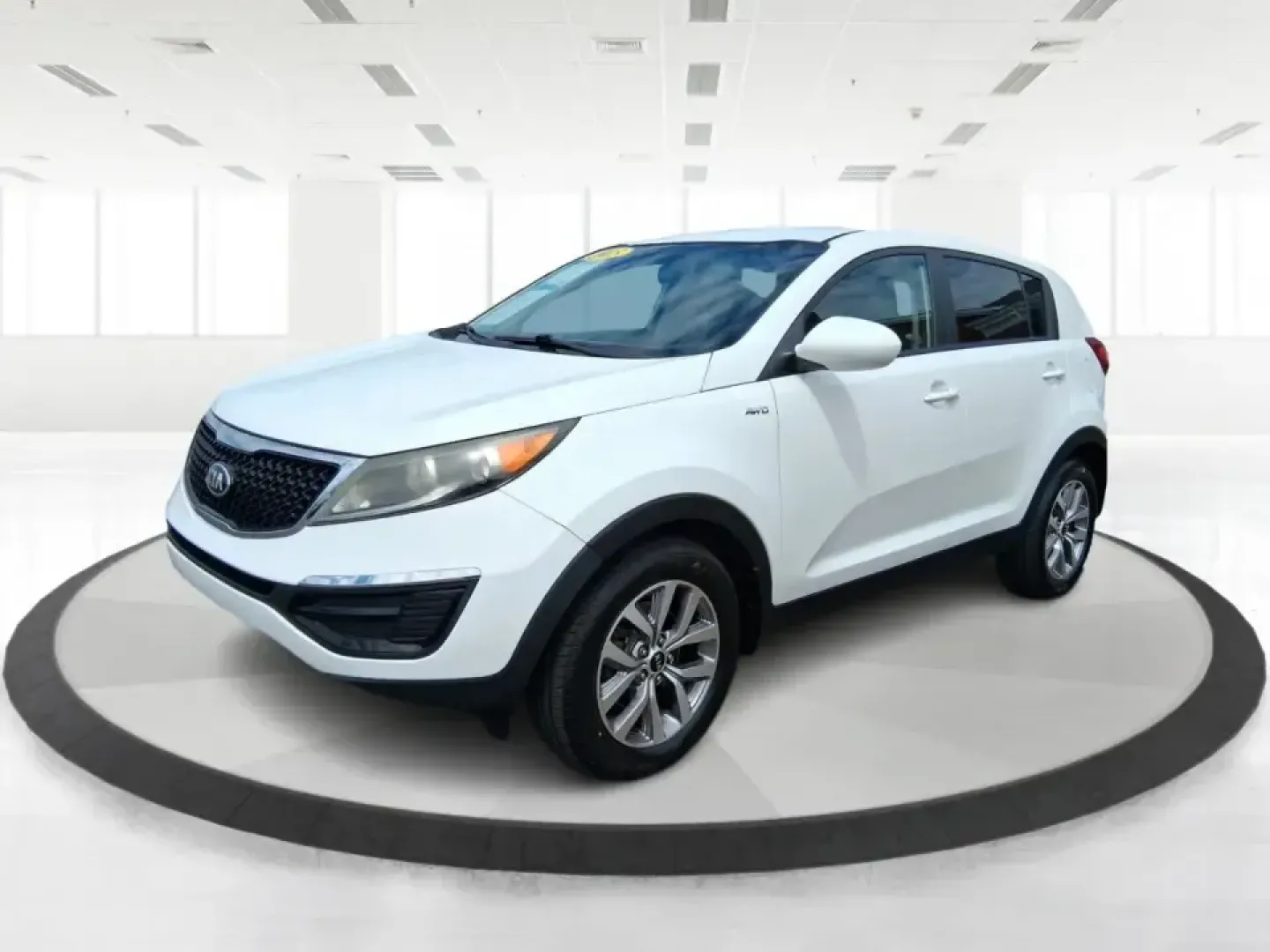 2015 Kia Sportage LX (KNDPBCAC2F7) with an 2.4L V6 DOHC 24V engine, 6-Speed Automatic transmission, located at 1184 Kauffman Ave, Fairborn, OH, 45324, (937) 908-9800, 39.807072, -84.030914 - Ready for weekend getaways at Caesar Creek, snowy commutes up I675, or everyday school-and-grocery runs around Fairborn and Beavercreek, this 2015 Kia Sportage LX is the kind of practical crossover that fits real life. With confident AWD/4WD capability, a comfortable cabin, and versatile cargo space - Photo#8