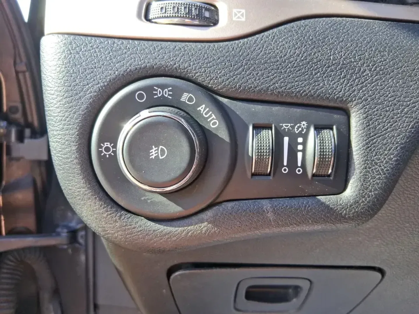2016 Jeep Cherokee Latitude 4WD (1C4PJMCS7GW) with an 3.2L V6 DOHC 24V engine, 9-Speed Automatic transmission, located at 8750 N County Rd 25A, Piqua, OH, 45356, (937) 908-9800, 40.164391, -84.232513 - Weekend getaways to Indian Lake, snowy school runs, and daily commutes up I75 all call for an SUV that feels confident in any season-and this **2016 Jeep Cherokee Altitude 4WD** is built for exactly that kind of Ohio lifestyle. Finished in **Granite Crystal Metallic Clearcoat**, this Cherokee brings- Photo#17