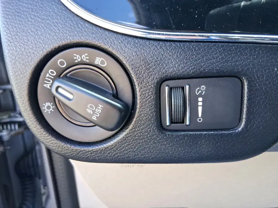 2018 Dodge Grand Caravan SXT (2C4RDGCG5JR) with an Pentastar 3.6L V-6 DOHC engine, 6A transmission, located at 8750 N County Rd 25A, Piqua, OH, 45356, (937) 908-9800, 40.164391, -84.232513 - Road-trip weekends to Indian Lake, daily school drop-offs, and stress-free grocery runs-all get easier when you have a van built for real life. This 2018 Dodge Grand Caravan SXT in Billet Clearcoat is a smart pick for growing families, busy commuters traveling up and down I75, and budget-conscious b - Photo#17