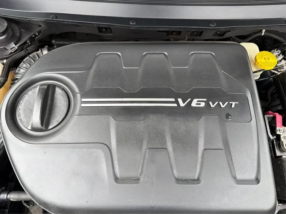 2015 Jeep Cherokee Limited (1C4PJMDS6FW) with an 3.2L V6 DOHC 24V engine, 9-Speed Automatic transmission, located at 4508 South Dixie Dr, Moraine, OH, 45439, (937) 908-9800, 39.689976, -84.218452 - Weekend escapes to John Bryan State Park, daily commutes down I70, or school-and-sports runs around Riverside-this 2015 Jeep Cherokee Limited is built for the kind of life that doesn't stay parked. With SUV comfort, confident capability, and upscale features, it's a smart fit for drivers who want on - Photo#11