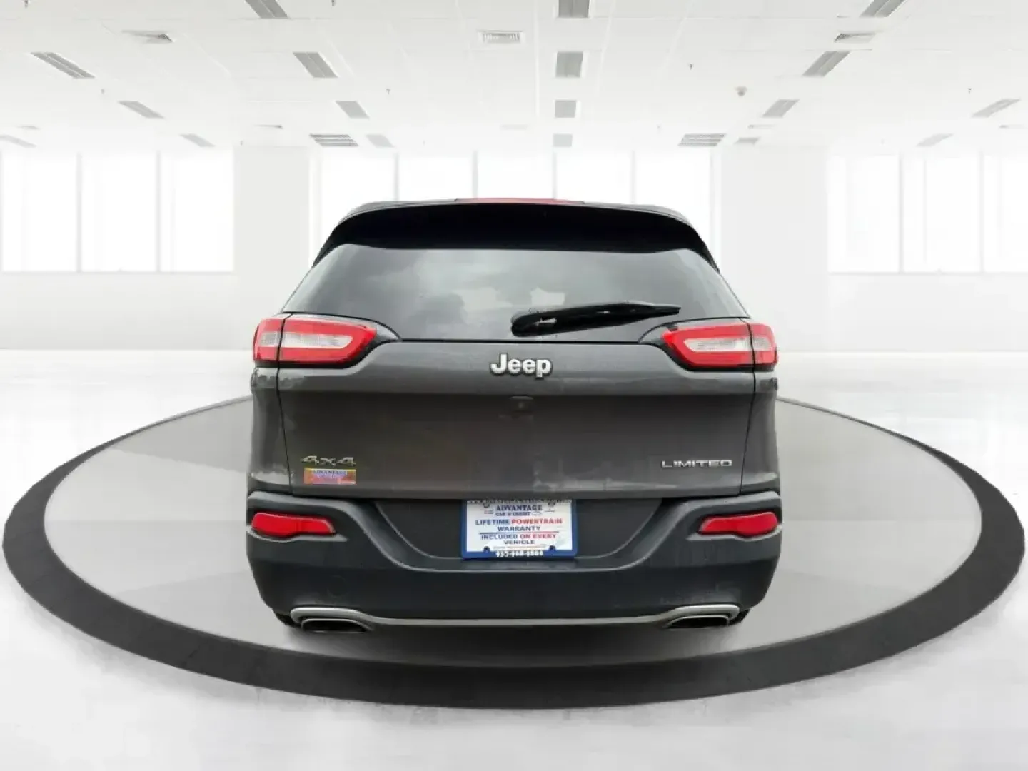 2015 Jeep Cherokee Limited (1C4PJMDS6FW) with an 3.2L V6 DOHC 24V engine, 9-Speed Automatic transmission, located at 1230 East Main St, Xenia, OH, 45385, (937) 908-9800, 39.688026, -83.910172 - Weekend escapes to John Bryan State Park, daily commutes down I70, or school-and-sports runs around Riverside-this 2015 Jeep Cherokee Limited is built for the kind of life that doesn't stay parked. With SUV comfort, confident capability, and upscale features, it's a smart fit for drivers who want on - Photo#3