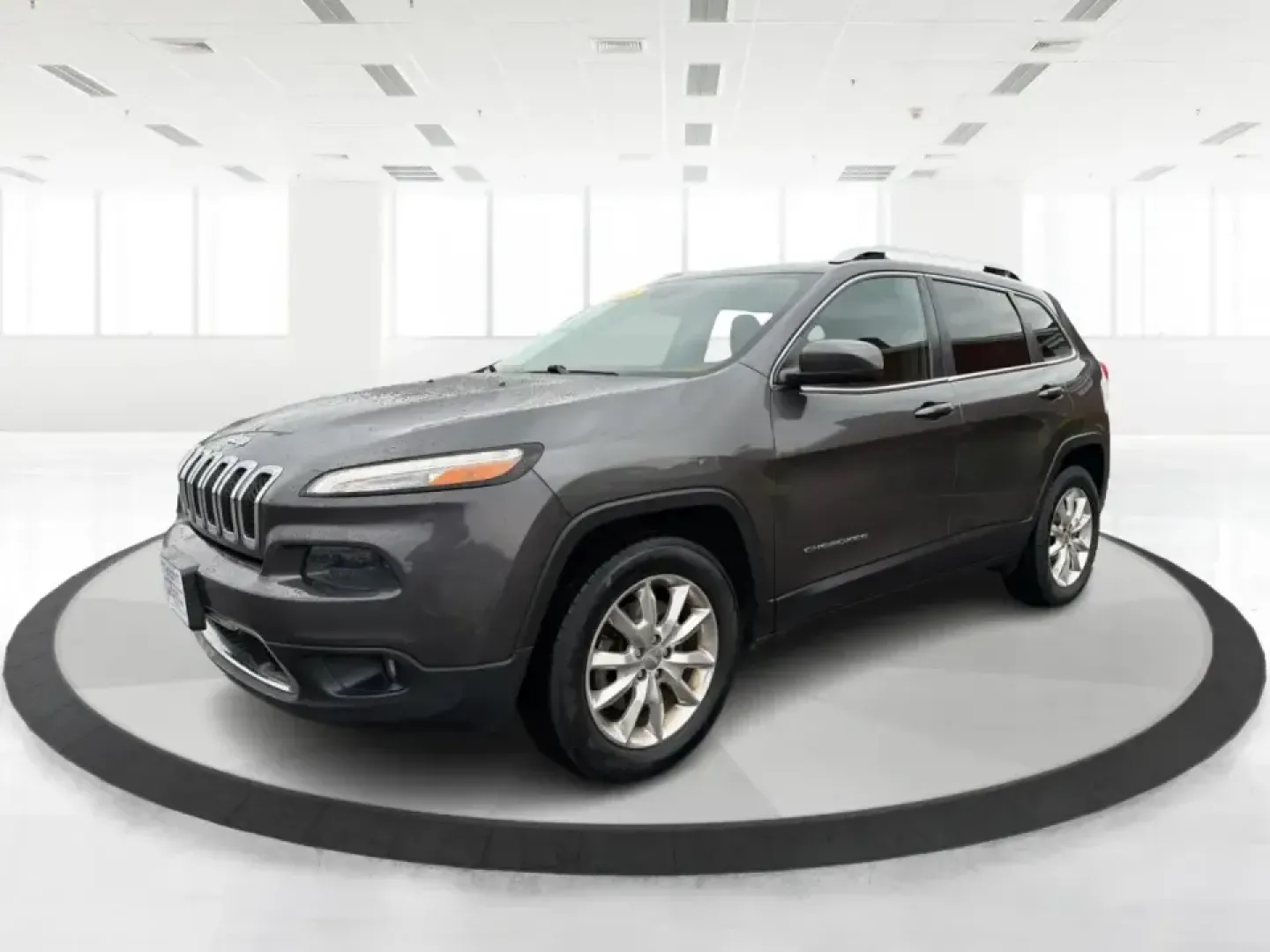 2015 Jeep Cherokee Limited (1C4PJMDS6FW) with an 3.2L V6 DOHC 24V engine, 9-Speed Automatic transmission, located at 1230 East Main St, Xenia, OH, 45385, (937) 908-9800, 39.688026, -83.910172 - Weekend escapes to John Bryan State Park, daily commutes down I70, or school-and-sports runs around Riverside-this 2015 Jeep Cherokee Limited is built for the kind of life that doesn't stay parked. With SUV comfort, confident capability, and upscale features, it's a smart fit for drivers who want on - Photo#8