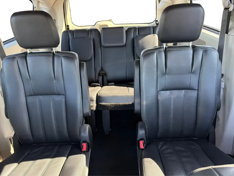 2013 Chrysler Town and Country Touring (2C4RC1BG8DR) with an Pentastar 3.6L V-6 DOHC engine, 6-Speed Automatic transmission, located at 8750 N County Rd 25A, Piqua, OH, 45356, (937) 908-9800, 40.164391, -84.232513 - Road-trip weekends, school drop-offs, and big-box store runs feel a lot easier when you've got a minivan that's built for real life. This 2013 Chrysler Town and Country Touring in Brilliant Black Crystal Pearlcoat is a smart pick for growing families, busy commuters, and budget-conscious buyers wh - Photo#14